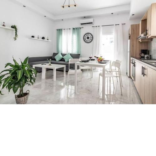 Modern & Stylish flat for friends & couples
