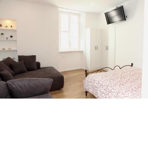 Modern Tartini Plaza Apartment CR2