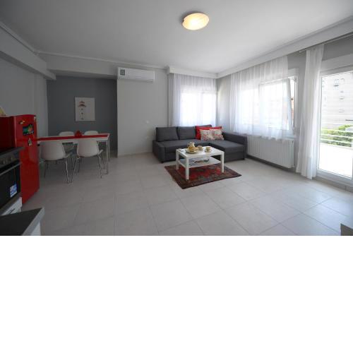 Modern Top Floor Apartment