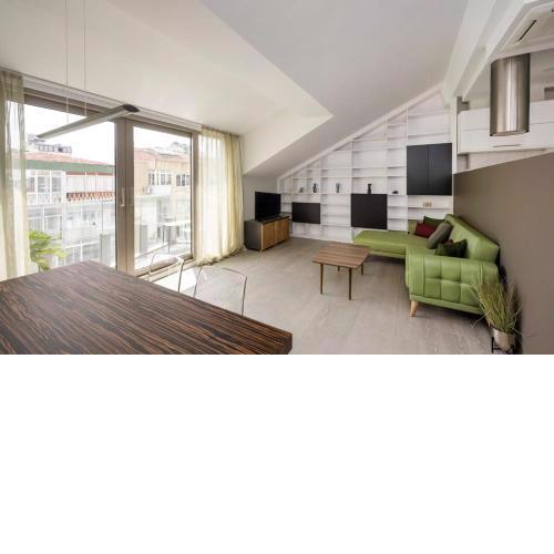 Modern Triplex Oasis 2br25bath Terraceviews #90