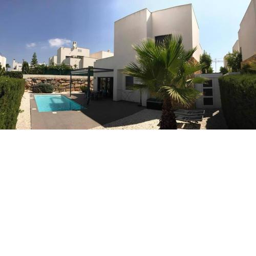 Modern Villa in Costa Blanca with private pool, garden and parking - ALL COSTS INCLUDED