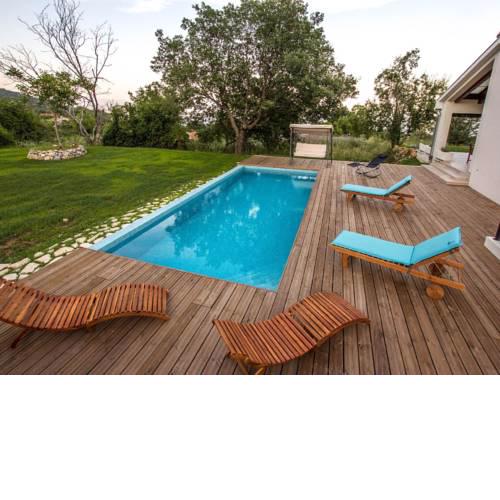 Modern Villa in Icici with Pool