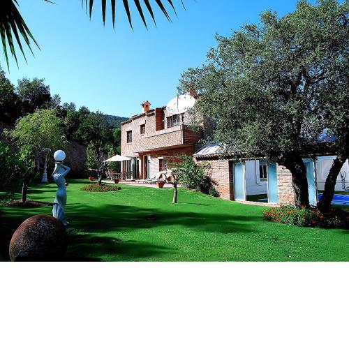 Modern Villa in Santa Cristina d'Aro with Swimming Pool