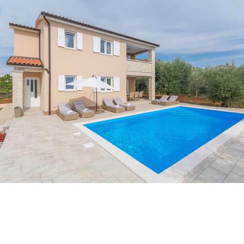Modern Villa in Selina with Swimming Pool