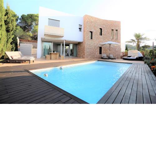 Modern Villa Montecristo