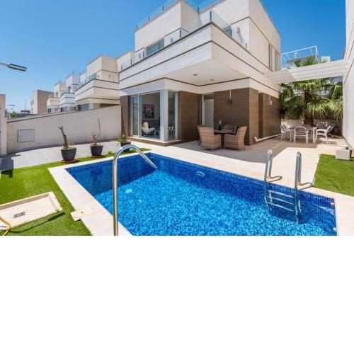 Modern Villa with Private Pool near Golf Courses
