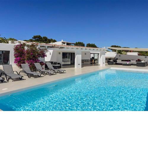 Modern Villa with sea views