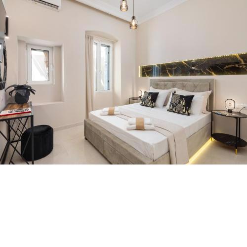 Modern-Vintage Old Town Suites