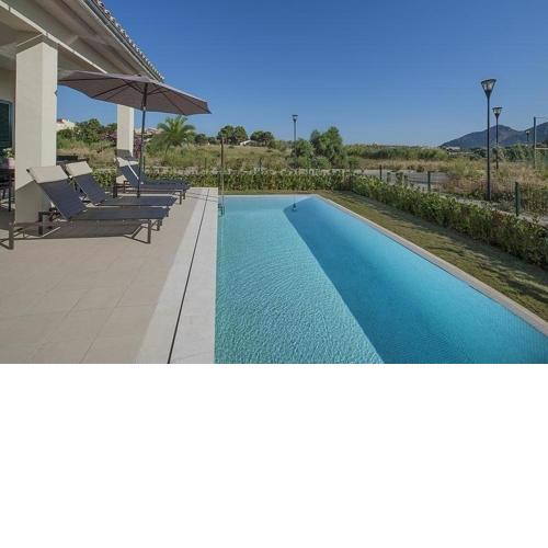Modernes Ferienhaus in Alcdia mit Grill und Terrasse