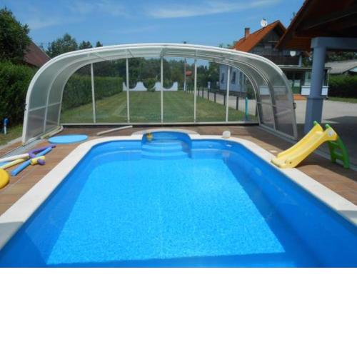 modernes Ferienhaus mit schönem überdachtem Pool