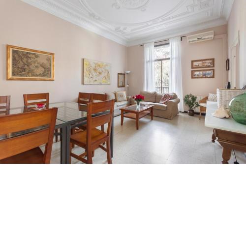 Modernist Apartment Arc de Triomf
