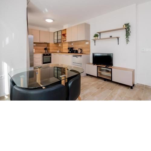 Modernly-furnished Apartments on Aldomirovska Str