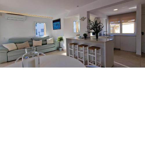 Moderno apartamento cerca del mar