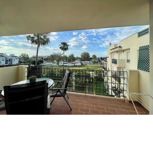 Moderno Apartamento con terraza y vista al mar a 5 min Pto. Banús