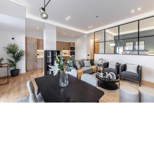 Moderno apartamento de lujo en Atocha by Exyca