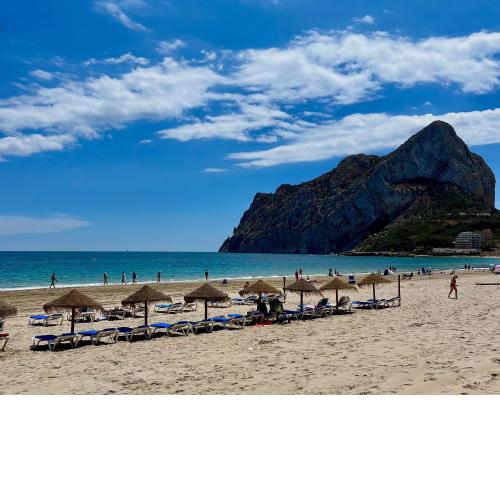 Moderno apartamento en la playa con piscina