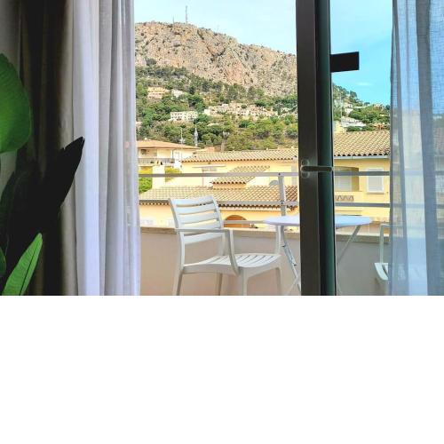 Moderno con piscina en L'Estartit by Host&Joy