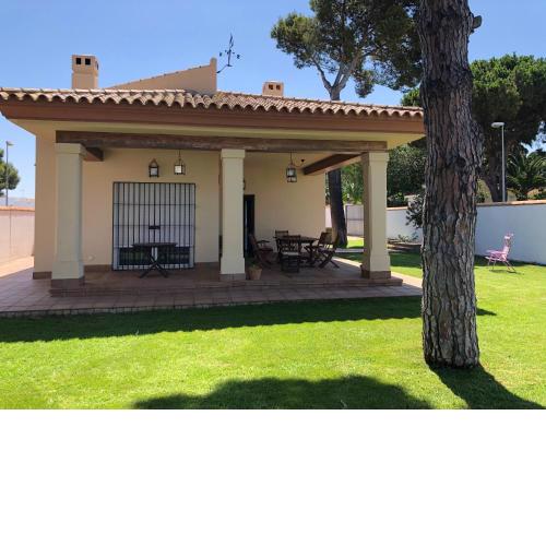 Moderno y amplio chalet, con piscina privada