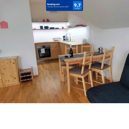 Moji Sousedi II - Apartmán Červená