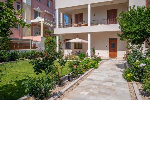 Monte Smith Luxury Garden Apartment With Parking