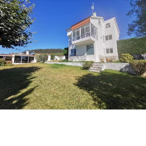 Monteferro, Nigrán, chalet con finca