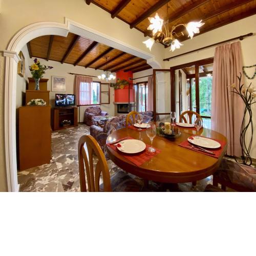 Montsenigos garden house