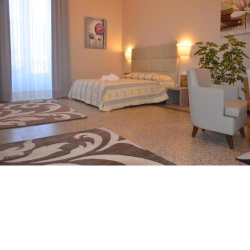 Moonlight Hotel&Suites