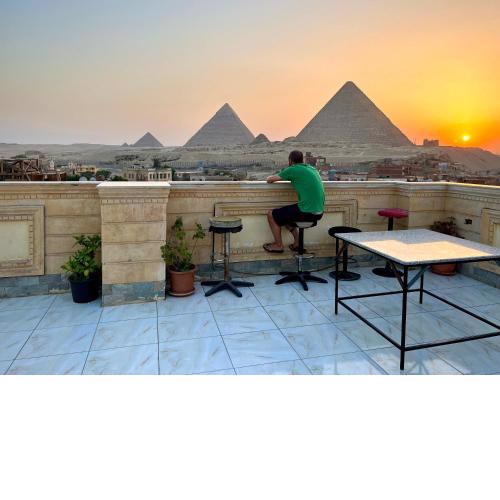 Moses Pyramids Inn