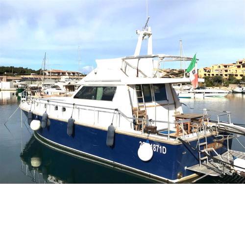 Motoryacht Che Vadi Enjoy the experience of a stay on a 14-metre boat