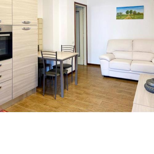 Mountain apartment with external dining area