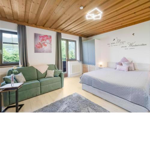 Mountain-view Apartment in Saalfelden with Private Garden