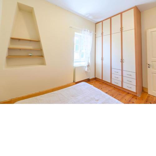 Mouragio Budget 3rd flr apt