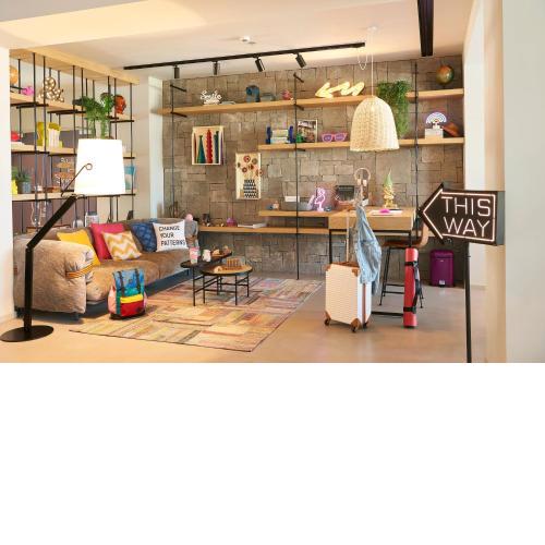 Moxy Patra Marina