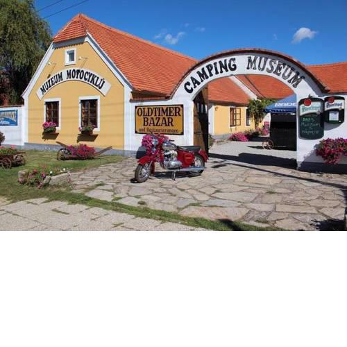 Muzeum Lesná:Penzion a camping