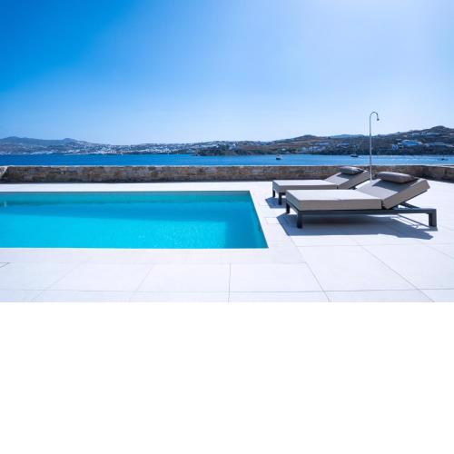 Myko Villa Private Heated Pool on beach