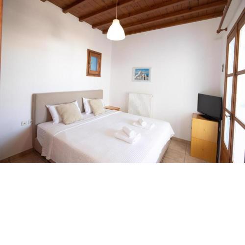 Mykonos Elegance 2-Bedroom Escape in Psarou
