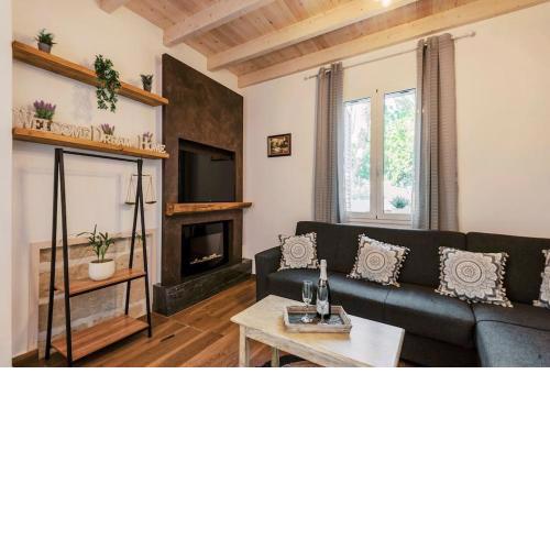 Myrovolos luxury Angie's house