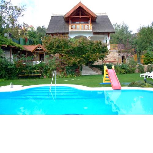 Nádfedeles Apartmanház Felső szint
