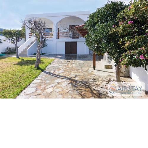 Nami Villa airport by Airstay