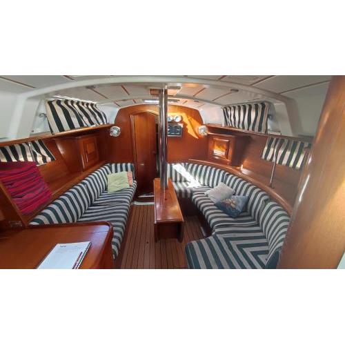 Námořní jachta Beneteau Oceanis Clipper 361