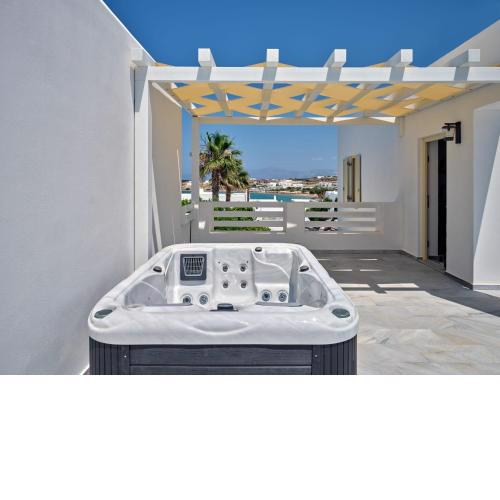 Naoussa Boats Suite - Blue & Sandy Getaway