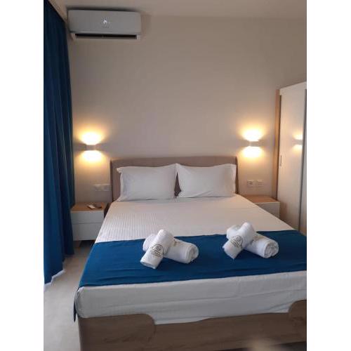 Navarino Luxe Suites with Sea View