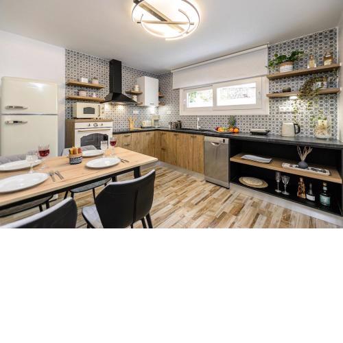 Naxian Nest 2BR Apart Near Beach - Semi Basement