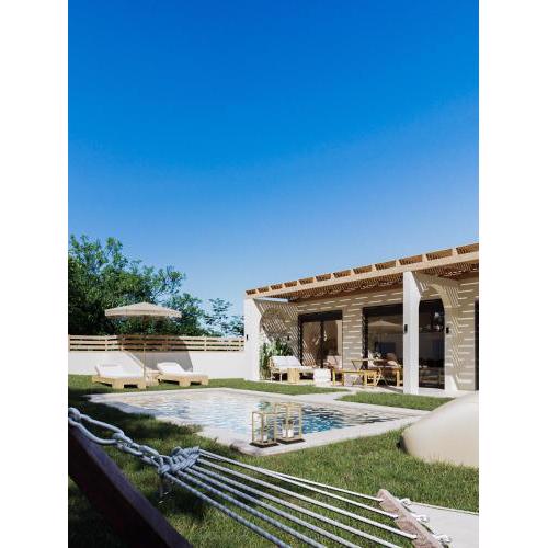 Naya pool & garden view bungalow