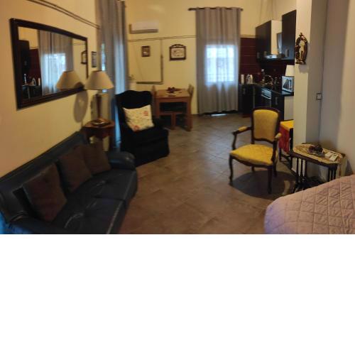 Near AirportAnd metropolitan Penelopi Cozy Home