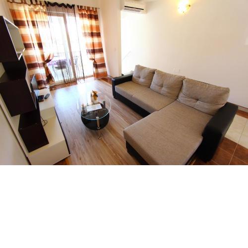 NEILY Three-Bedroom Apartment