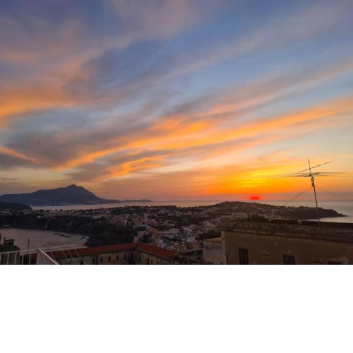 Nel punto più alto dell’ Isola, terrazza con vista mozzafiato