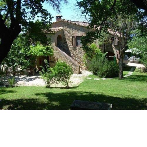 Nettes Appartement in Radicondoli mit Grill, Terrasse und Garten