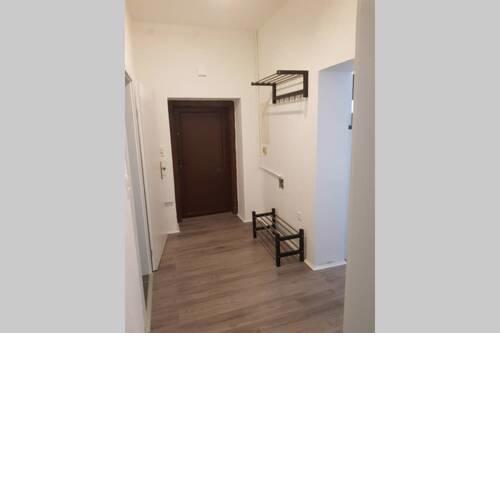 Neu renovierte Wohnung mit 2 Zimmern, Küche, Bad