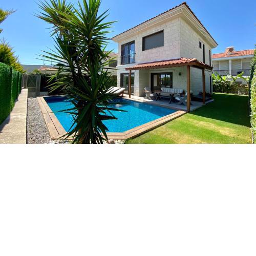 ☆Neue Luxus-Gartenvilla mit großem Pool!☆